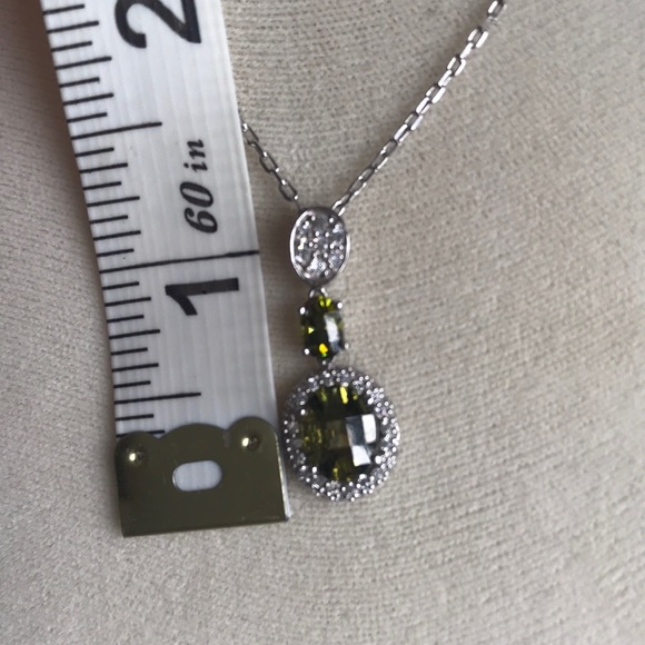 NWOT Crislu Pendant Necklace - Picture 5 of 5